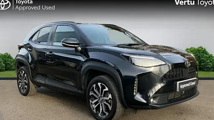 Used 2025 Toyota Yaris Hybrid Design Estate | £22,295 (Fair price)