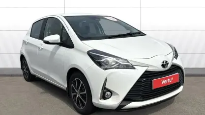 Used Toyota Yaris 111 HP (81 kW) 2019 White Hatchback