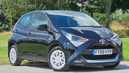 Used Toyota Aygo X-play 72 HP (52 kW) 2020 Hatchback