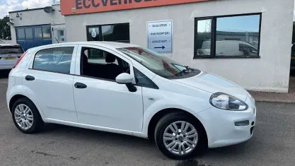 Used Fiat Punto Pop 69 HP (50 kW) 2017 White Hatchback