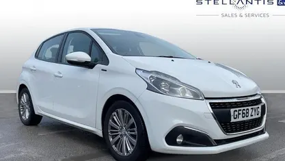 Used 2019 Peugeot 208 Signature Sky Hatchback | £6,386 (Fair price)