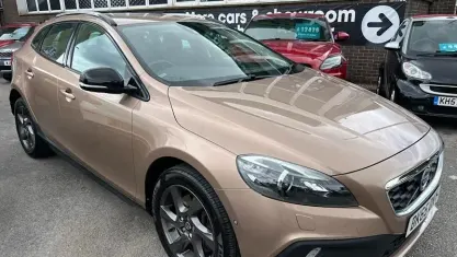 Used Volvo V40 120 HP (88 kW) 2015 Hatchback