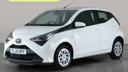 Używany Toyota Aygo X-play 72 KM (52 kW) 2020 Biały Hatchback