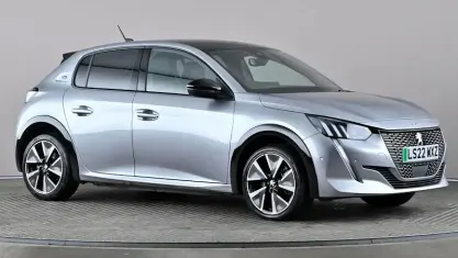 Usado Peugeot e-208 GTi 100 kW (136 HP) 2022 Cinzento Citadino