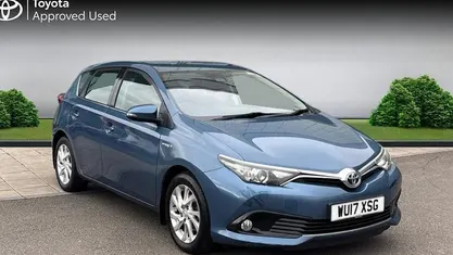 Used Toyota Auris Hybrid Business Edition 136 HP (100 kW) 2017 Hatchback