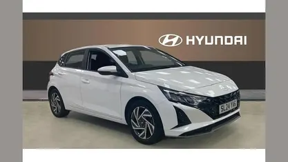 Used Hyundai i20 Advanced 101 HP (74 kW) 2024 White Hatchback