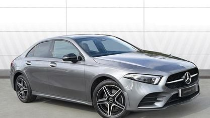 Usado Mercedes A250 AMG Line Premium Plus 218 HP (160 kW) 2022 Cinzento Sedan