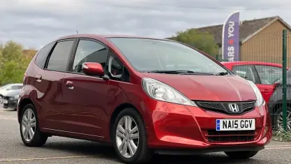 Used Honda Jazz ES 99 HP (72 kW) 2015 Red Hatchback