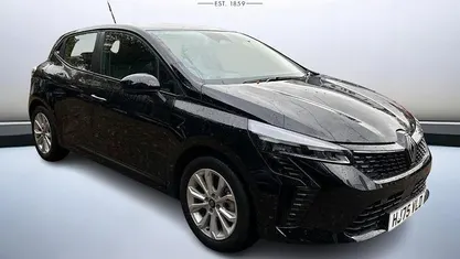 Diamond black New 2025 Renault Clio V Evolution Hatchback | £18,598 (Fair price)