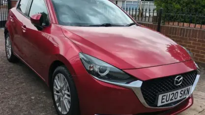 Usado Mazda 2 Inclusive 90 CV (66 kW) 2020 Rojo Utilitario