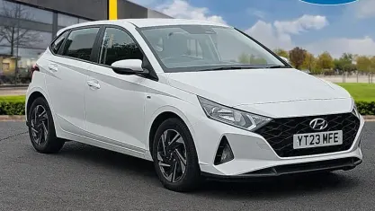 Used Hyundai i20 SE 101 HP (74 kW) 2023 White Hatchback