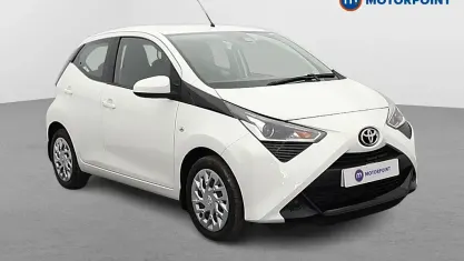 Used Toyota Aygo X-play 72 HP (52 kW) 2020 White Hatchback