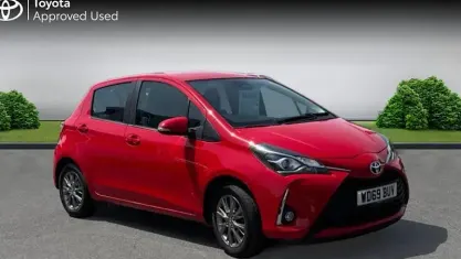 Begagnad Toyota Yaris 111 HK (81 kW) 2020 Röd Halvkombi