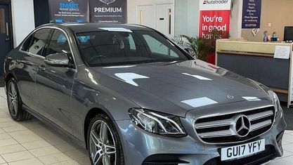 Gebraucht Mercedes E220 AMG line 194 PS (142 kW) 2019 Limousine