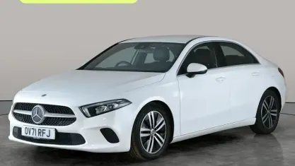 Używany Mercedes A180 116 KM (85 kW) 2021 Biały Sedan/Limuzyna