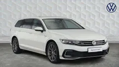 White Used 2019 VW Passat Advance Estate | £14,199 (Fair price)