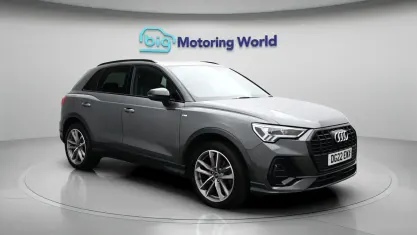 Begagnad Audi Q3 Black Edition 150 HK (110 kW) 2022 Grå SUV