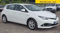 White Used 2018 Toyota Auris Hybrid Hatchback | £9,980 (Good price)