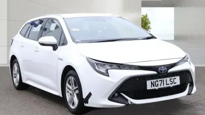 Used Toyota Corolla 122 HP (89 kW) 2022 White Estate