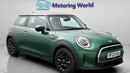 Begagnad Mini Cooper Classic 136 HK (100 kW) 2022 Grön Halvkombi