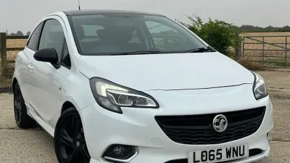 Used Vauxhall Corsa Edition 90 HP (66 kW) 2015 White Hatchback