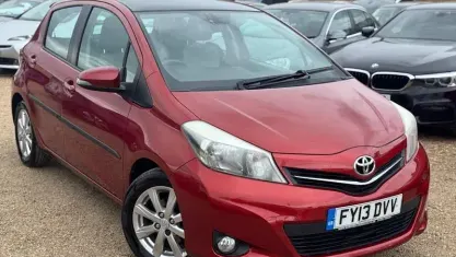 Used Toyota Yaris 101 HP (74 kW) 2013 Red Hatchback