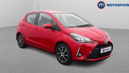 Begagnad Toyota Yaris 111 HK (81 kW) 2019 Röd Halvkombi