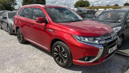 Used Mitsubishi Outlander P-HEV 203 HP (149 kW) 2016 Red SUV