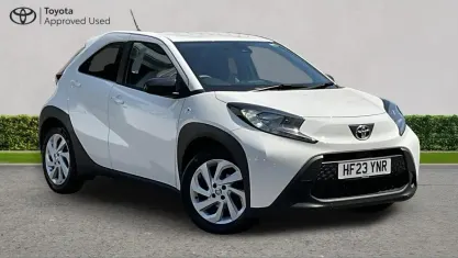 Used Toyota Aygo X PURE 72 HP (52 kW) 2023 White SUV