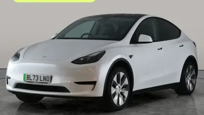 Begagnad Tesla Model Y RWD 254 kW (346 HK) 2023 Vit SUV
