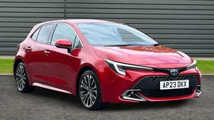 Used Toyota Corolla Design 140 HP (102 kW) 2023 Red Hatchback