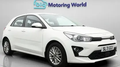 Used Kia Rio 84 HP (61 kW) 2021 White Hatchback