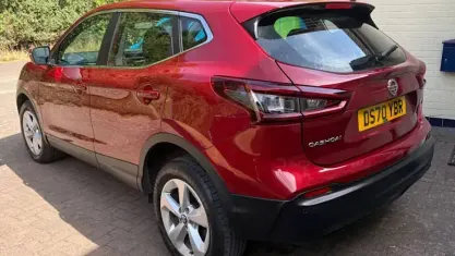 Used Nissan Qashqai Acenta Premium 160 HP (117 kW) 2020 Red SUV