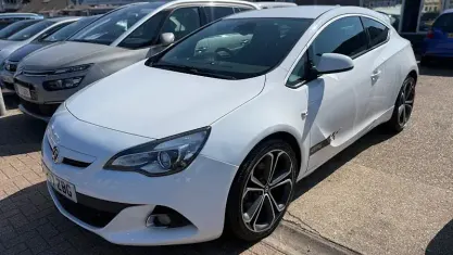 Used Vauxhall Astra GTC Edition 140 HP (102 kW) 2017 White Coupe
