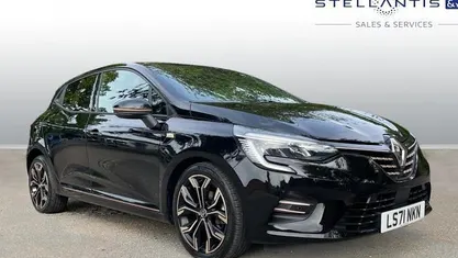Black Used 2021 Renault Clio V SE Hatchback | £12,256 (Fair price)