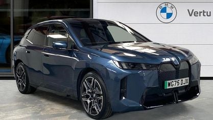 Usado BMW iX M Sport 400 kW (544 HP) 2025 Azul SUV