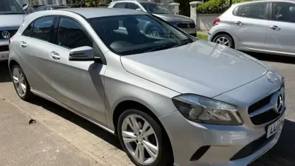 Usado Mercedes A180 109 HP (80 kW) 2017 Prateado Citadino