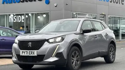 Usado Peugeot 2008 Active Premium 101 HP (74 kW) 2022 SUV