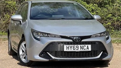 Used Toyota Corolla 116 HP (85 kW) 2019 Silver Hatchback