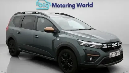 Used Dacia Jogger Extreme 141 HP (103 kW) 2025 Green MPV