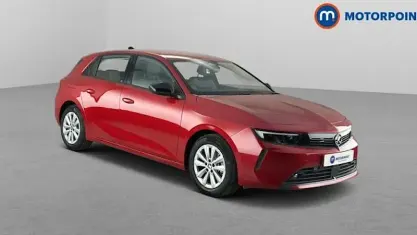 Used Vauxhall Astra Design Edition 131 HP (96 kW) 2024 Red Hatchback