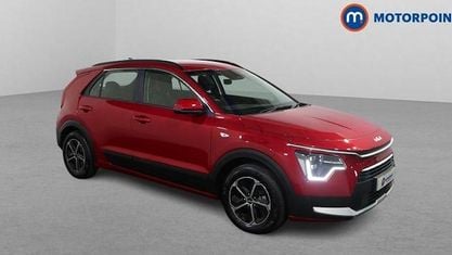 Usado Kia Niro 141 HP (103 kW) 2023 Vermelho SUV