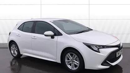 Used Toyota Corolla 122 HP (89 kW) 2022 White Hatchback