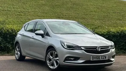 Used Vauxhall Astra SRi 105 HP (77 kW) 2017 Hatchback
