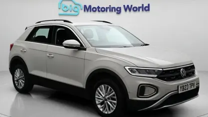 Usado VW T-Roc S 110 HP (80 kW) 2023 Cinzento SUV