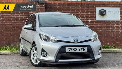Silver Used 2013 Toyota Yaris Hybrid Hatchback | £8,800 (Fair price)