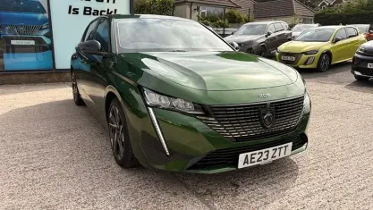 Used Peugeot 308 Allure Premium 131 HP (96 kW) 2023 Green Hatchback