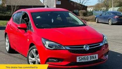 Used Vauxhall Astra SRi 150 HP (110 kW) 2018 Red Hatchback