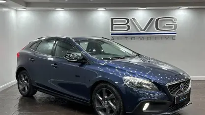 Used Volvo V40 114 HP (83 kW) 2014 Blue Hatchback