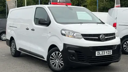 Used Vauxhall Vivaro 101 HP (74 kW) 2023 White MPV
